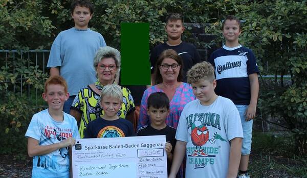 Tennisclub Grün-Weiss in Lichtental überbrachte dem Kinder- und Jugendheim eine Geldspende