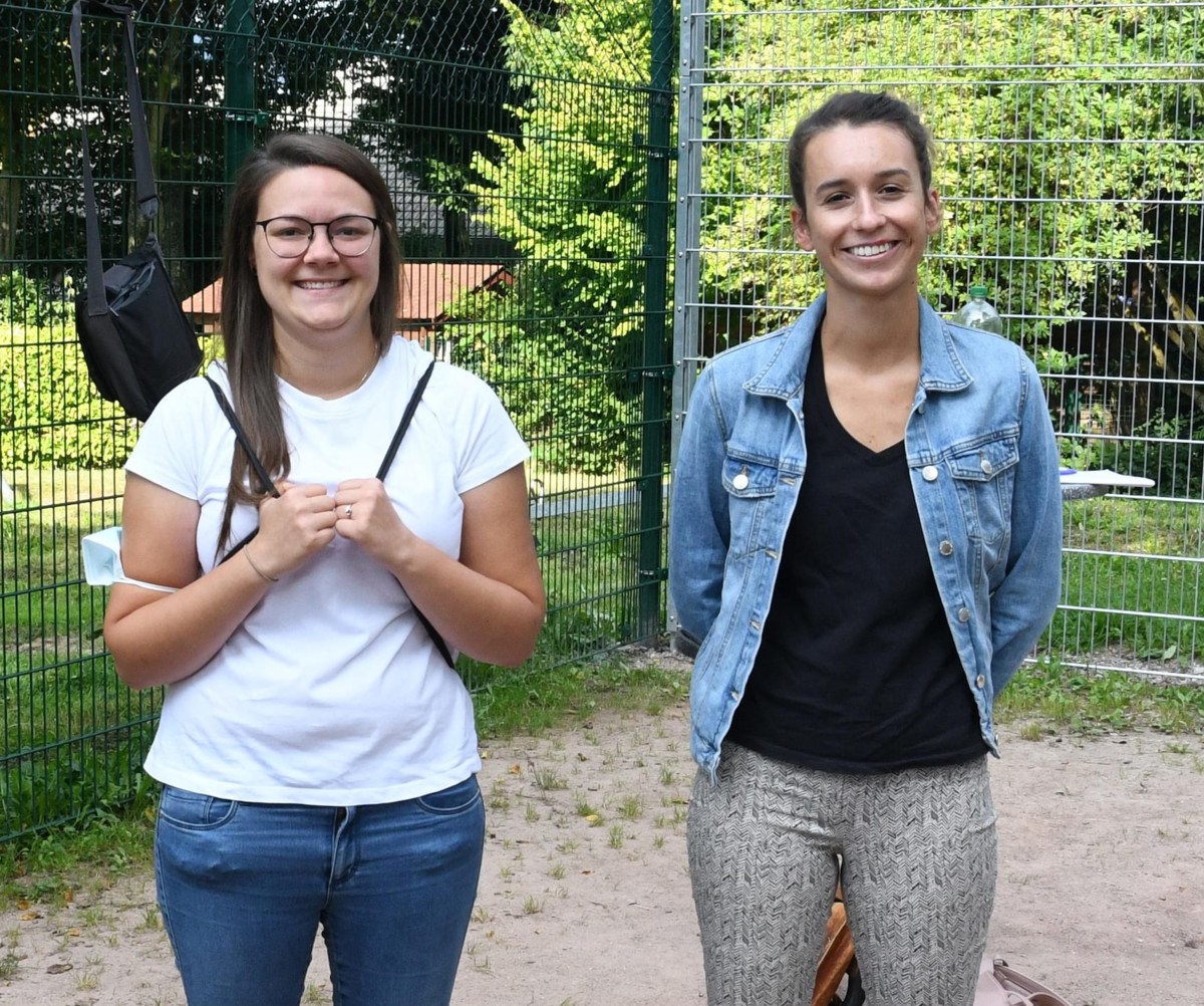 Herzlich begrüßt und aufgenommen wurden die beiden neuen Kolleginnen Annette Freund (links) und Alina Zahn